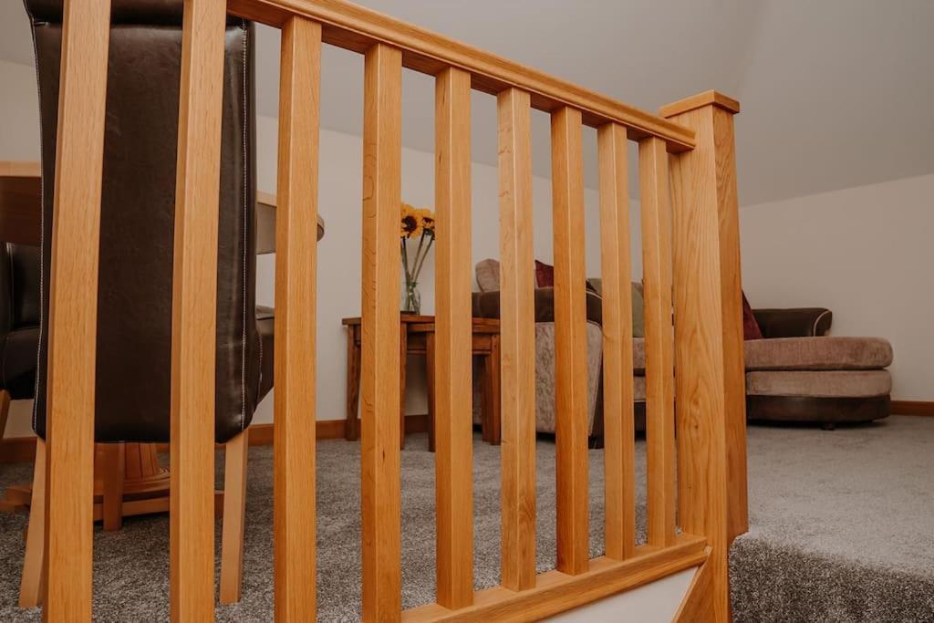 Lovely New 1 Bedroom Loft Apartment With On Drive Parking Trowbridge Eksteriør bilde